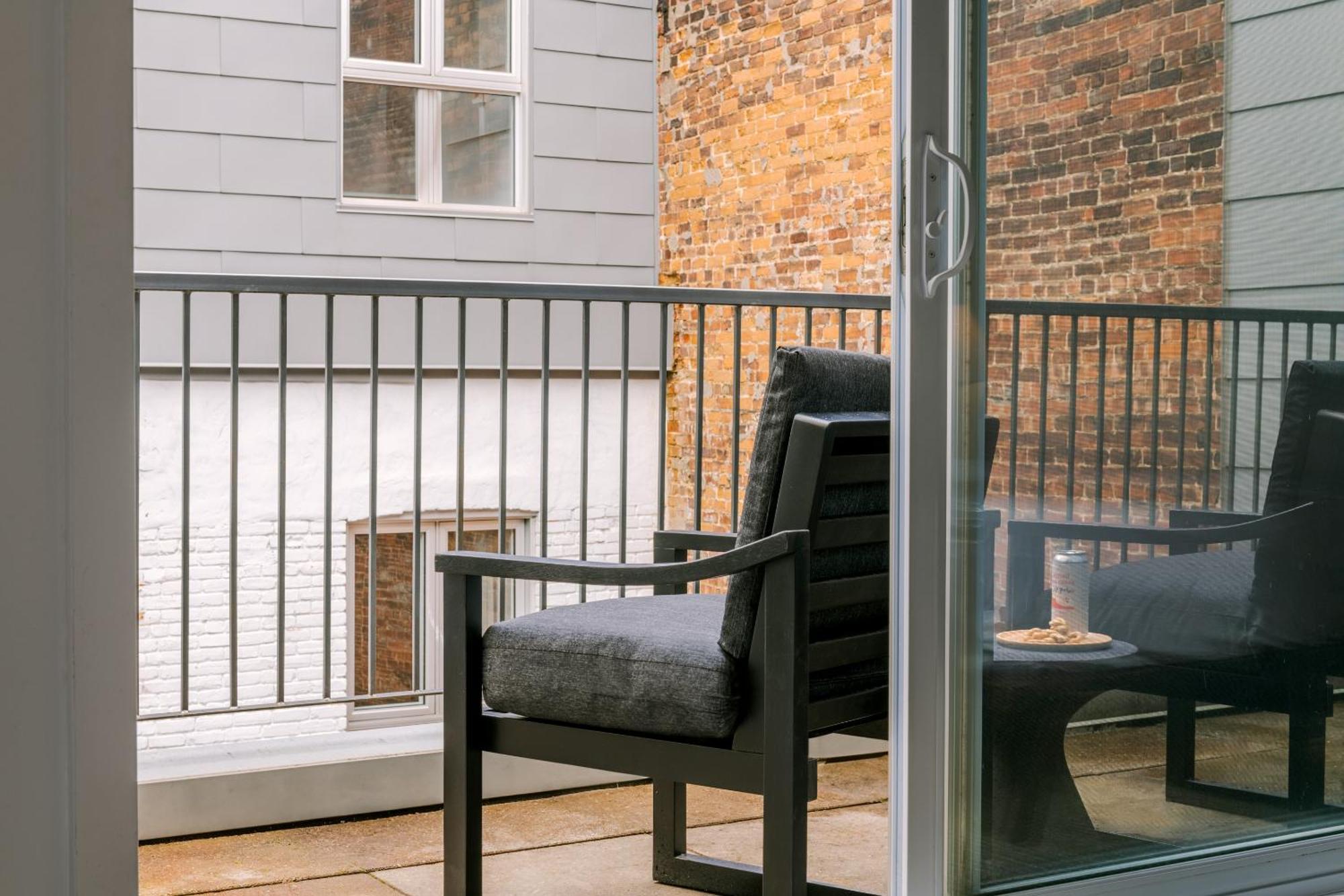 Sonder Penny Lane Aparthotel Montreal Exterior foto