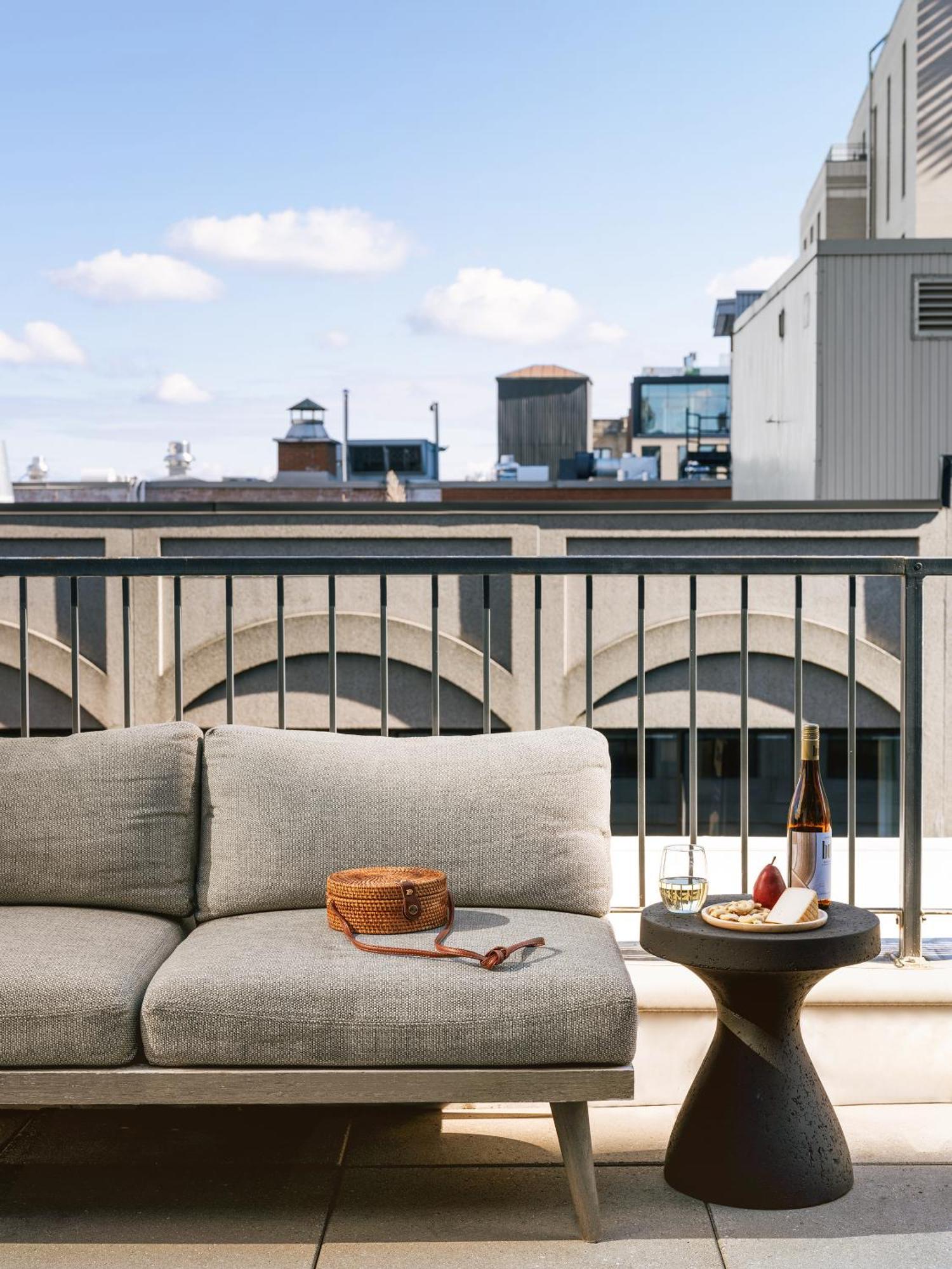 Sonder Penny Lane Aparthotel Montreal Exterior foto